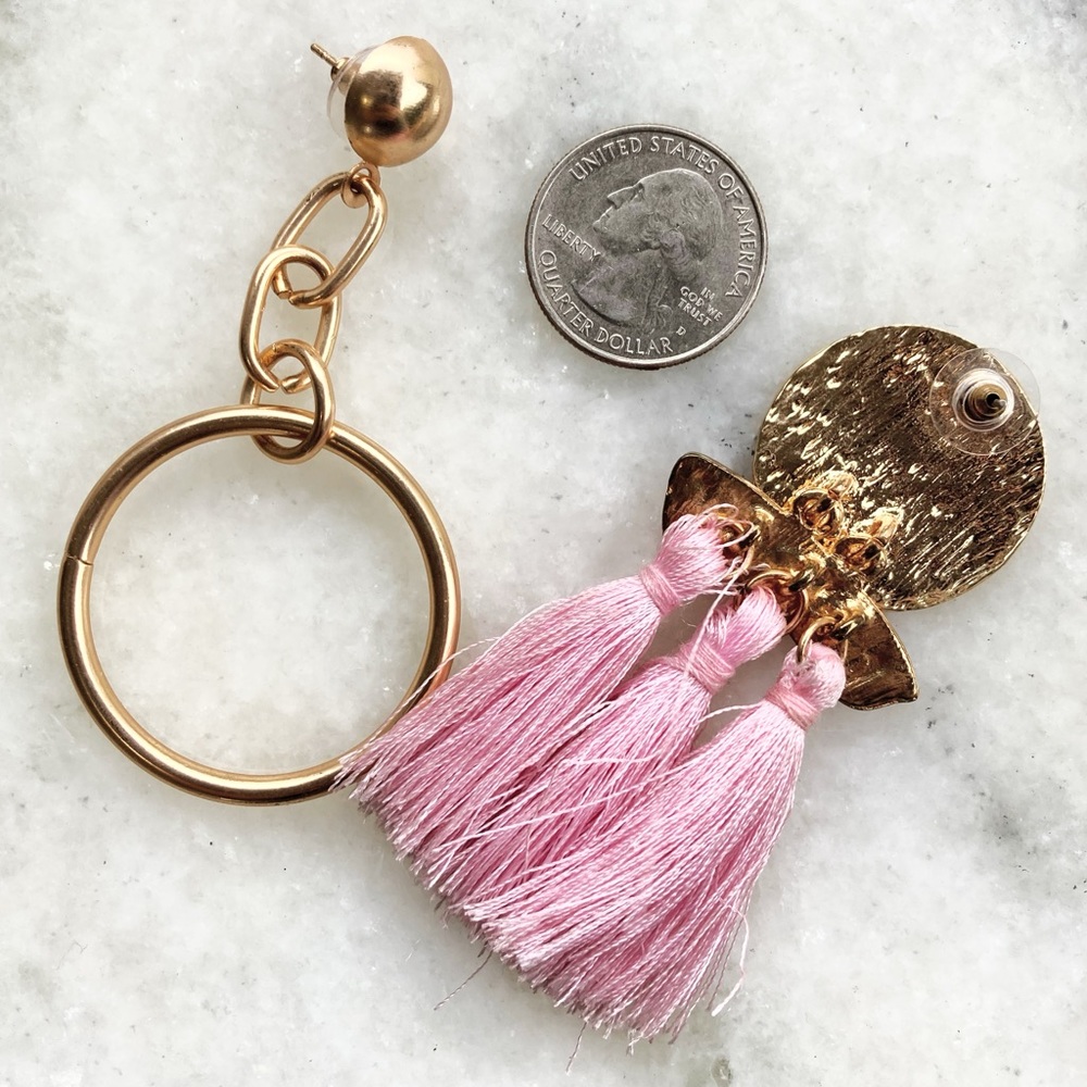 NEW! 2 Tone Pink Tassel/Gold Chain Earrings ๐ธ - Picture 4 of 4